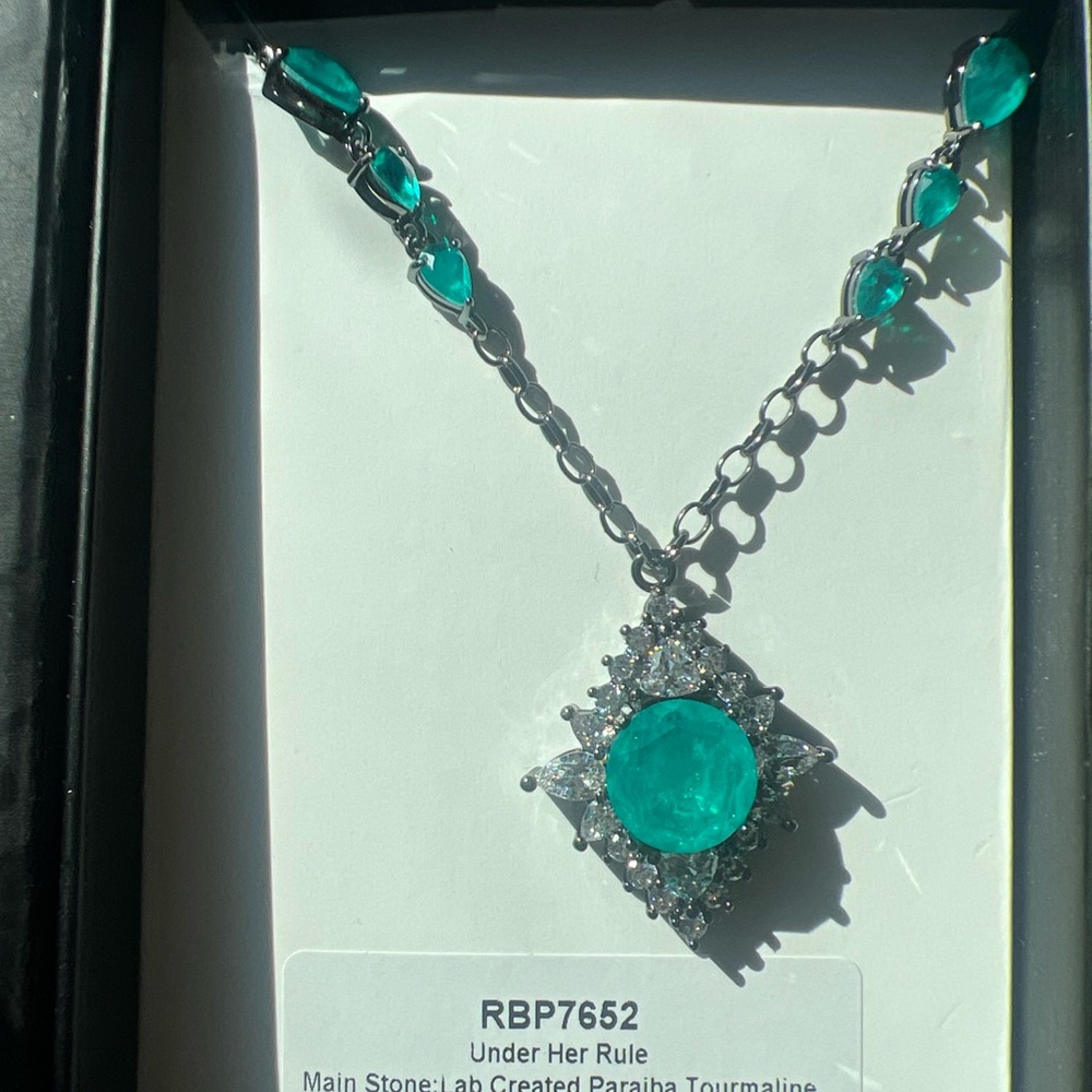 Reign “Under Her Rule” Hematite Necklace with Tourmaline Stone